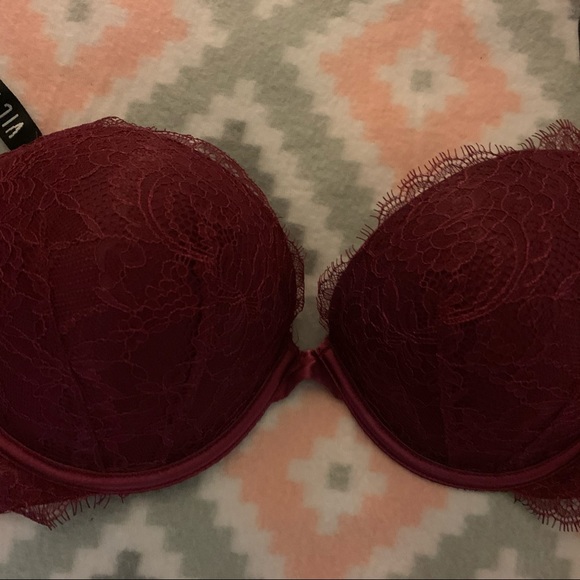 Victoria’s Secret 34D VERY SEXY pushup - Picture 3 of 6